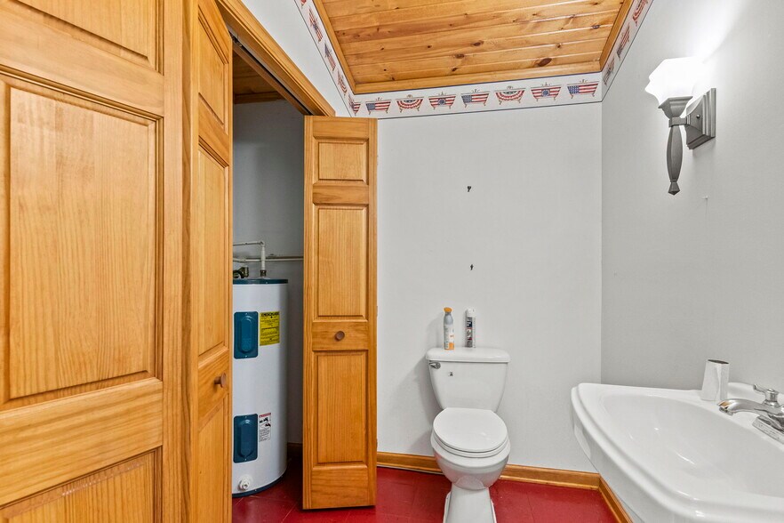 More Photos Of 307 N Armstrong St, Crothersville General Retail For Sale