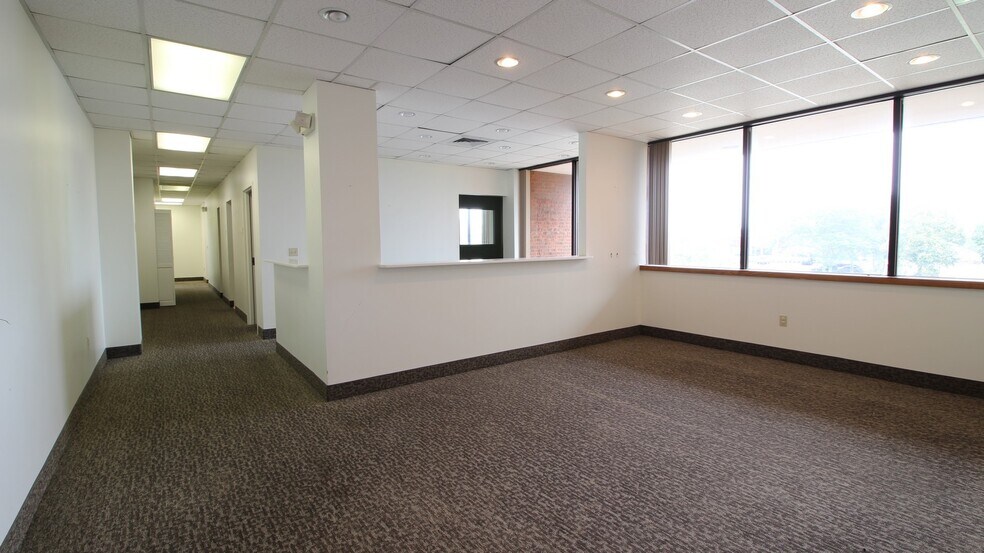 More Photos Of 2 Shaws Cv, New London Medical For Sale