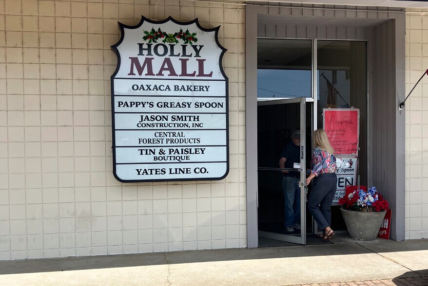 More Photos Of 231-249 NW 2nd Ave, Canby Storefront Retail Office For Sale