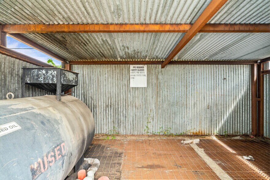 More Photos Of 3806 E Rio Grande St, Victoria Warehouse For Sale