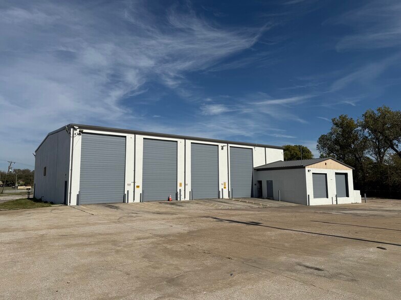 More Photos Of 1275 Riverside Dr, Fort Worth Warehouse For Lease