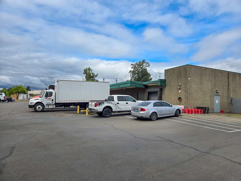 More Photos Of 1355 Salem Industrial Dr NE, Salem Freestanding For Sale