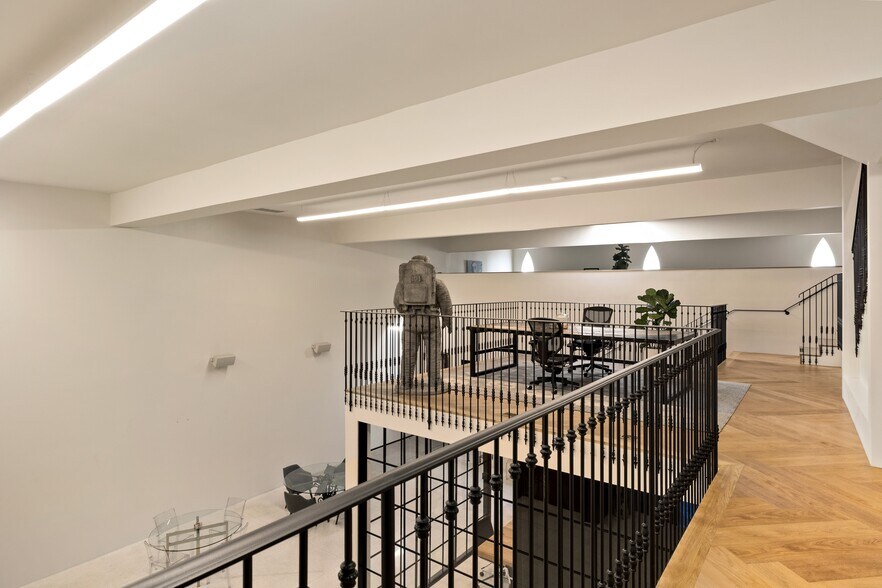 More Photos Of 7207 Melrose Ave, Los Angeles Storefront Retail Office For Lease