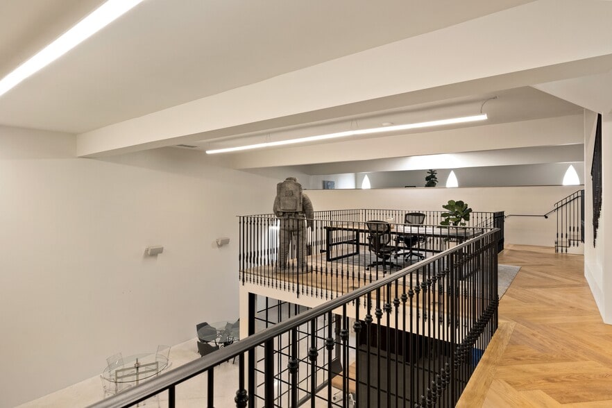 More Photos Of 7207 Melrose Ave, Los Angeles Storefront Retail Office For Lease