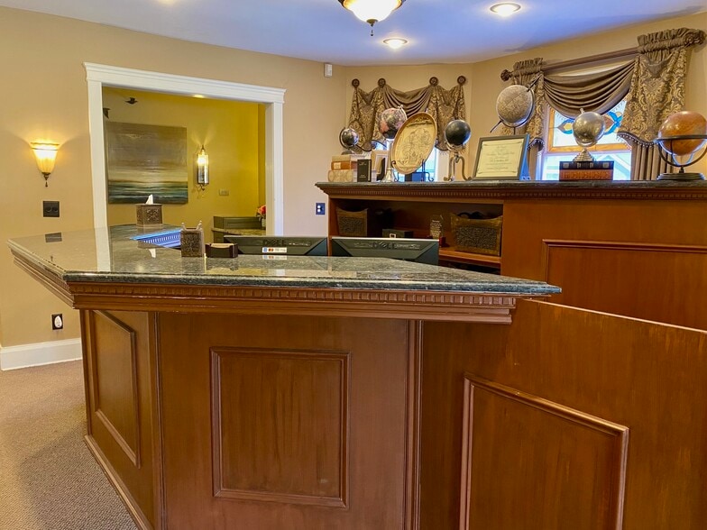 More Photos Of 204 W Main St, Barrington Medical For Sale