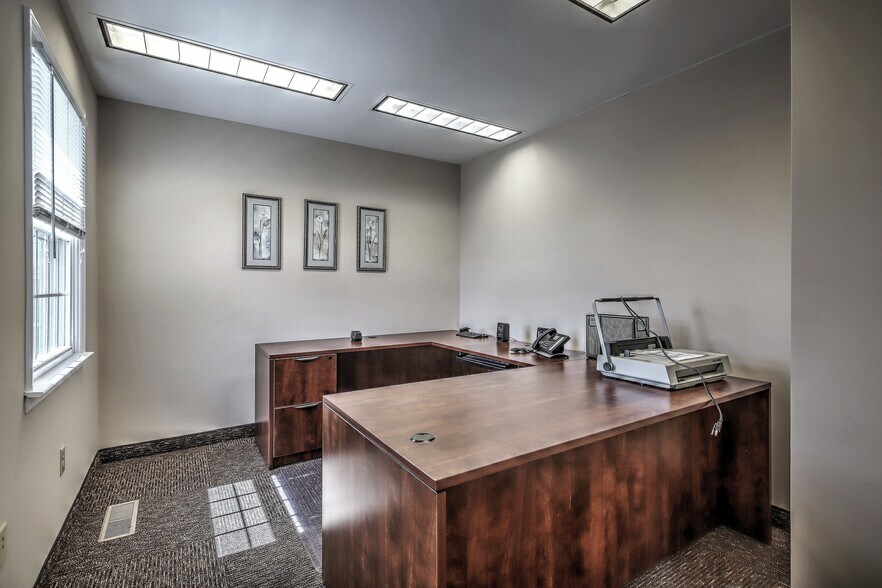 More Photos Of 471 Monroe Tpke, Monroe Medical For Lease