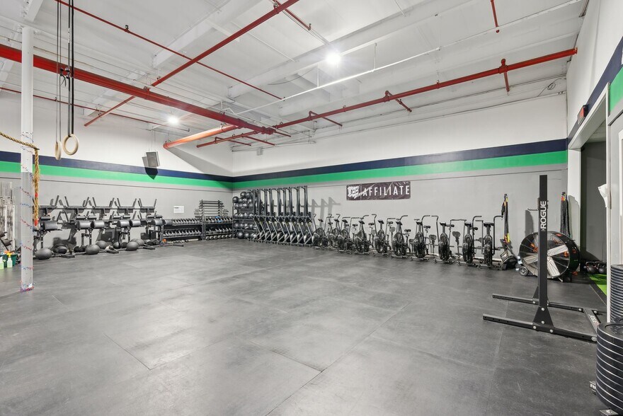 More Photos Of 248 State St, Ellsworth Department Store For Sale