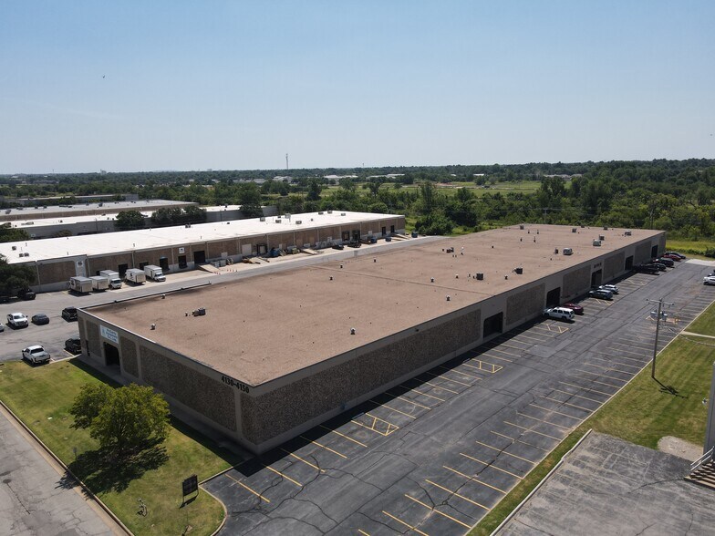 More Photos Of 4130-4150 Will Rogers Pky, Oklahoma City Warehouse For Lease
