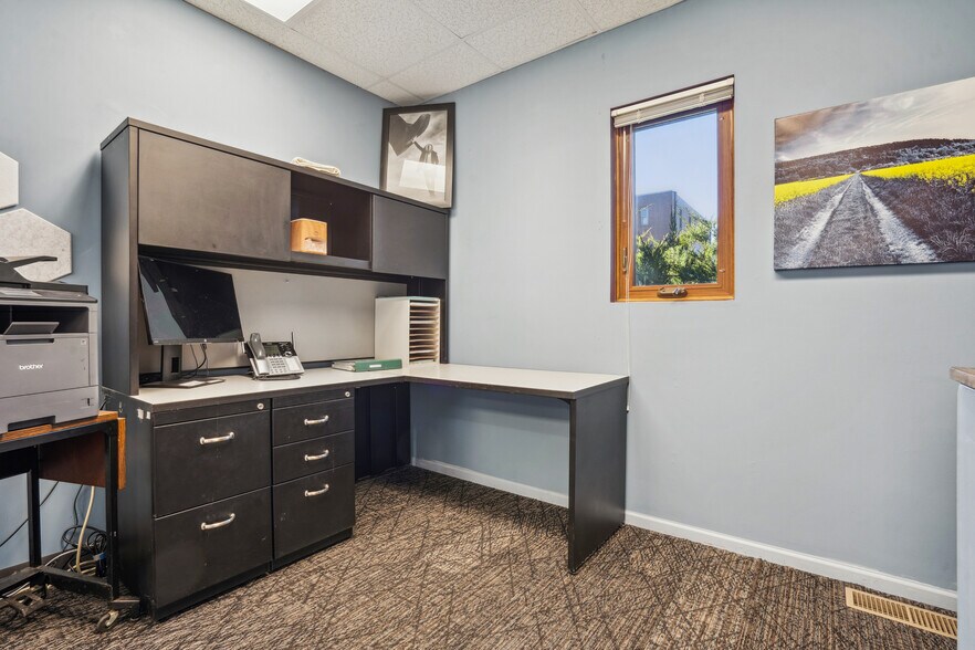 More Photos Of 3640 Canterbury Ct, Waterloo Healthcare For Sale