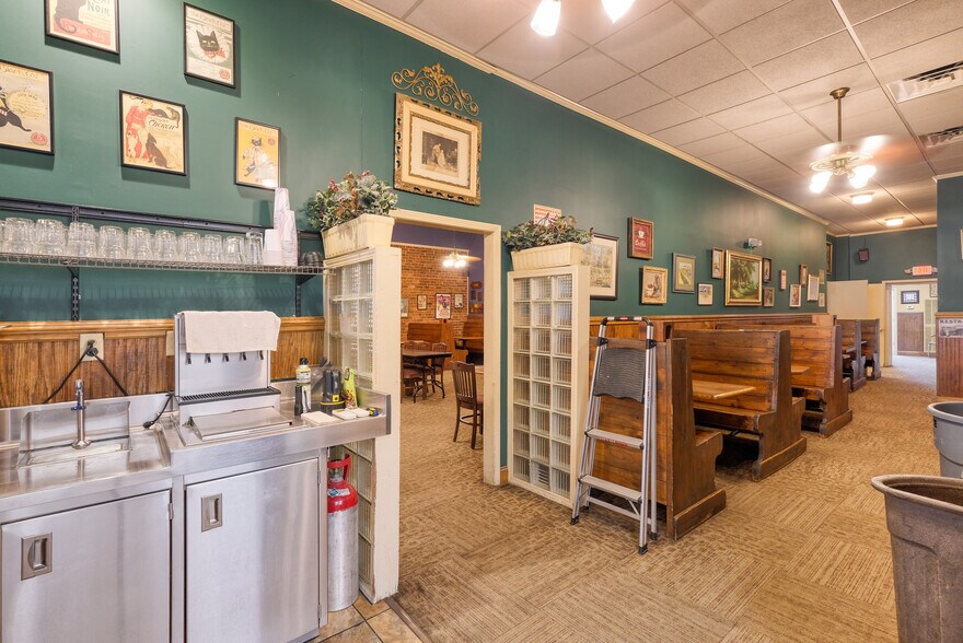 More Photos Of 110-112 Trinity St, Abbeville Storefront For Sale