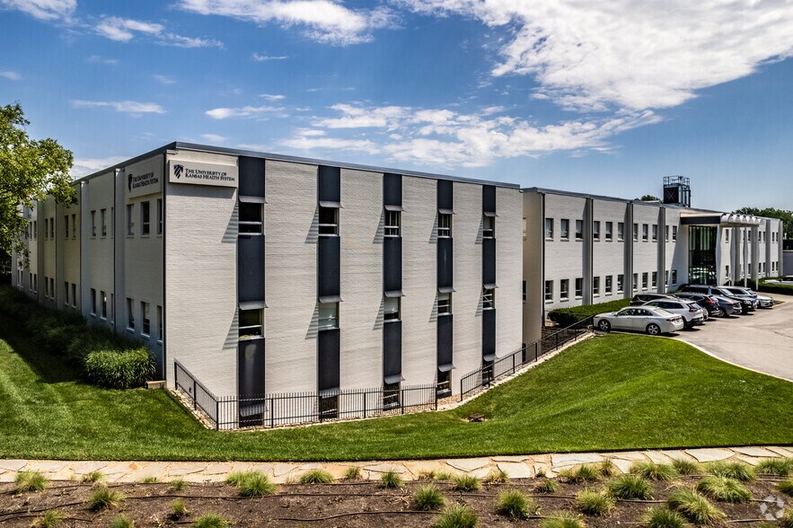 More Photos Of 7301 Mission Rd, Prairie Village Medical For Lease