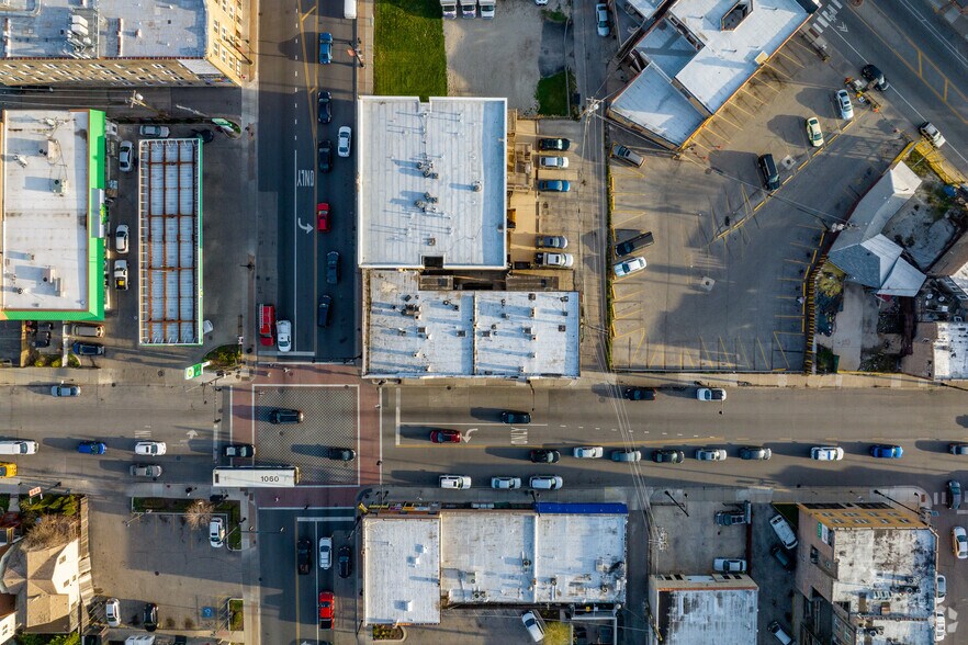 More Photos Of 4001 W Montrose Ave, Chicago Storefront For Lease