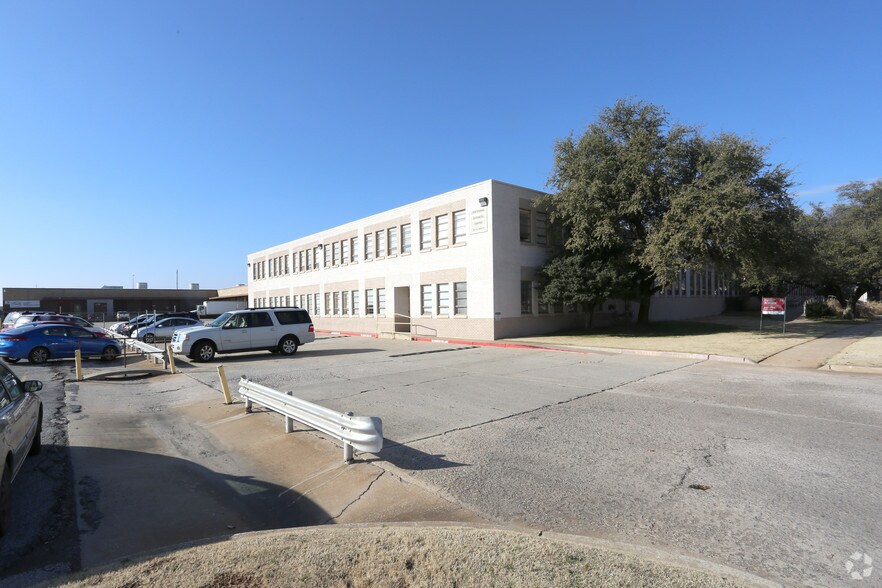 More Photos Of 3813-3817 N Santa Fe Ave, Oklahoma City Light Manufacturing For Lease