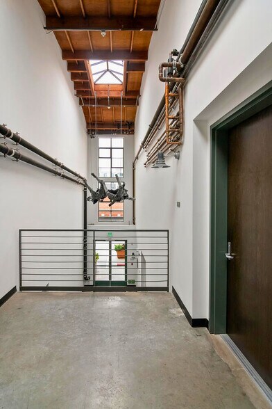 More Photos Of 1042 Princeton Dr, Marina del Rey Loft Creative Space For Sale