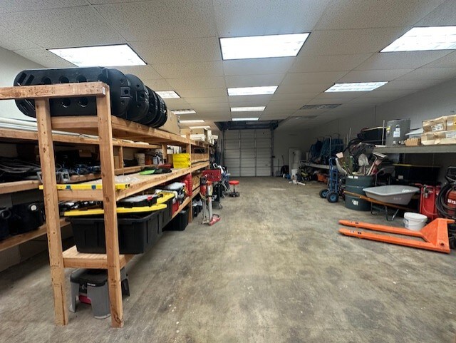 More Photos Of 428 S Kirby St, Garland Flex For Lease