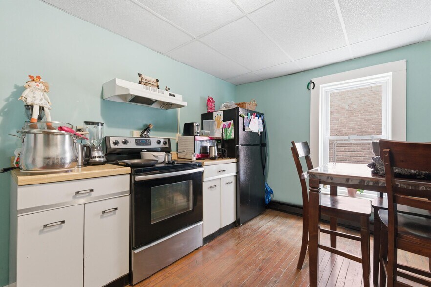 More Photos Of 198 N Main St, Salem Storefront Retail Residential For Sale