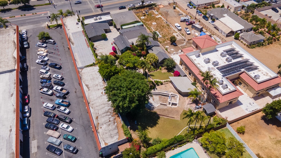 More Photos Of 801 W Whittier Blvd, La Habra Storefront Retail Residential For Sale