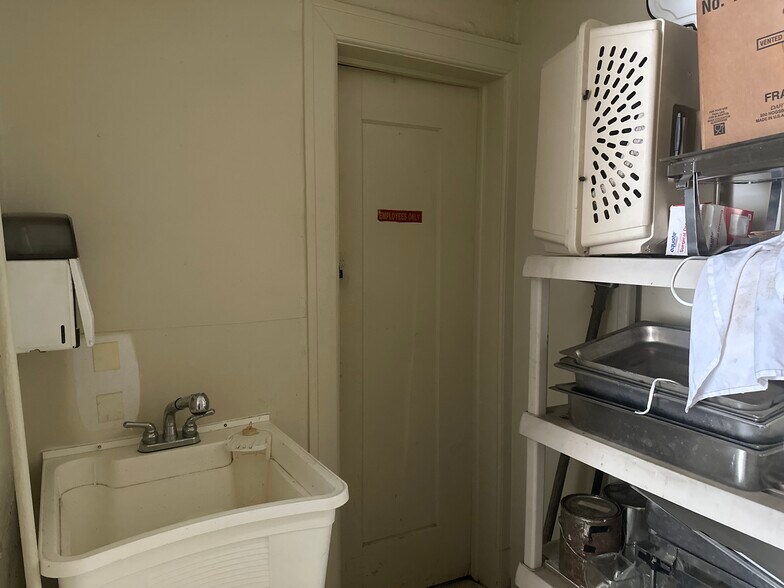 More Photos Of 418-420 Main St, Woodland Storefront For Sale