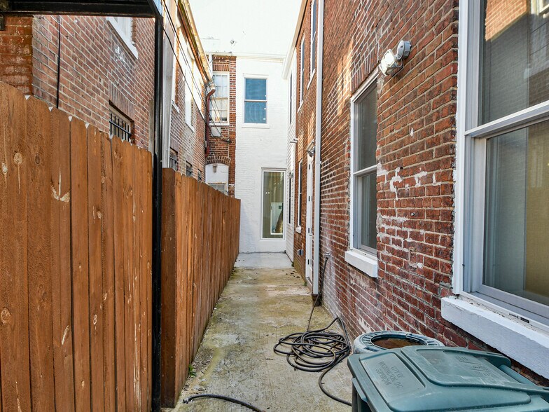 More Photos Of 515 11th St SE, Washington Storefront Retail Office For Sale