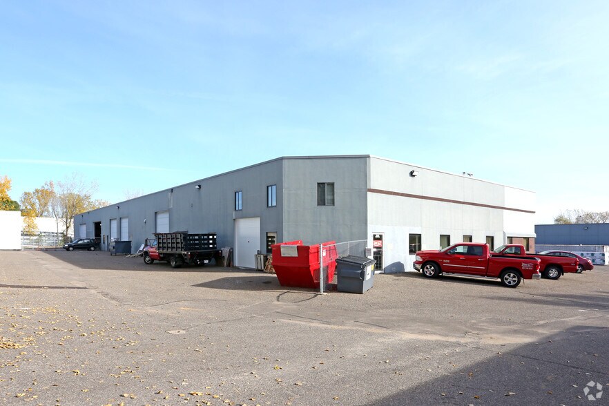 More Photos Of 5232-5238 Glenbrook Ave, Oakdale Warehouse For Lease
