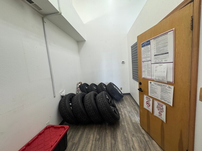 More Photos Of 7449 Old Seward Hwy, Anchorage Storefront For Lease