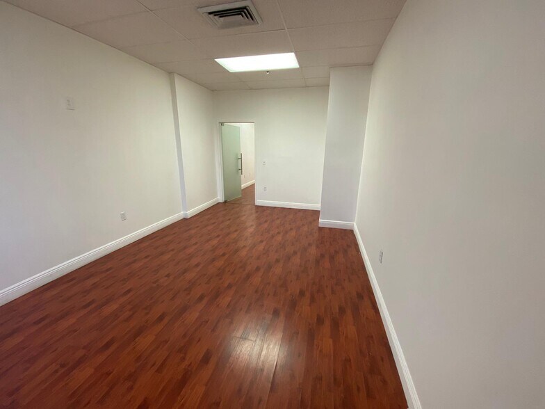 More Photos Of 12550 Biscayne Blvd, North Miami Medical For Lease