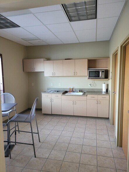 More Photos Of 3122 N Cypress St, Wichita Medical For Lease