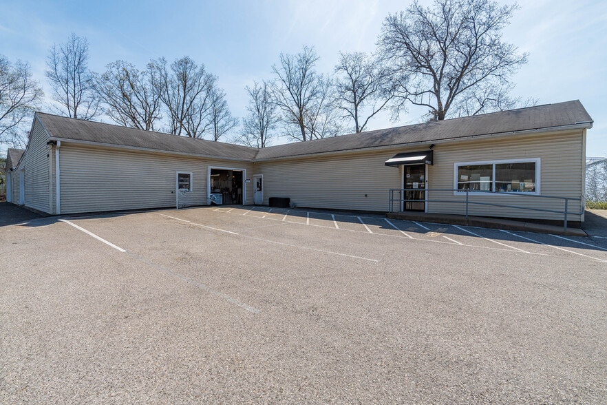 Primary Photo Of 1402 Route 300, Newburgh Showroom For Sale