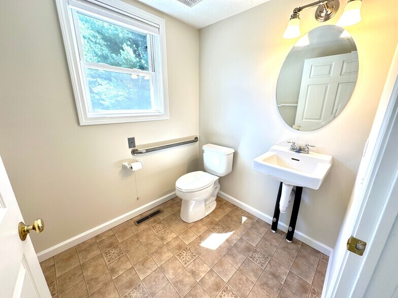 More Photos Of 90 S Main St, East Windsor Office For Sale