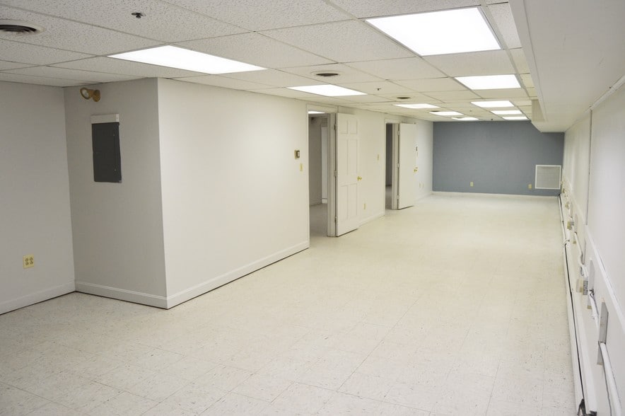 More Photos Of 66 Old Rochester Rd, Dover Office For Lease