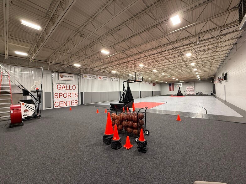 More Photos Of 4726 6 Mile Rd, Racine Sports And Entertainment For Sale