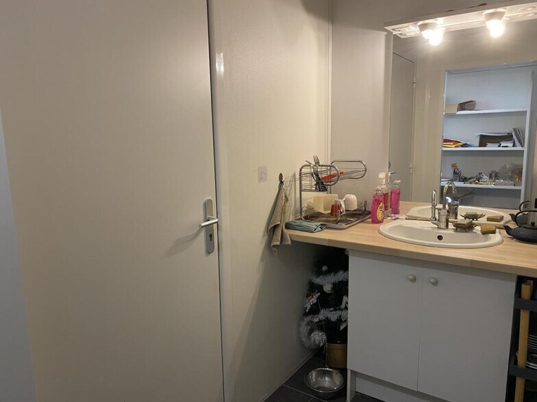 More Photos Of 363 Avenue Victor Hugo, Valence Office For Sale