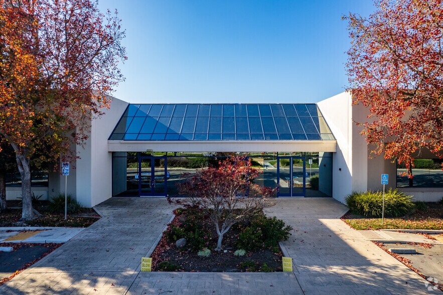 More Photos Of 4464 Willow Rd, Pleasanton Research And Development For Lease
