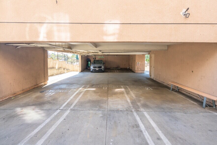 More Photos Of 5335 Huntington Dr N, Los Angeles Apartments For Sale