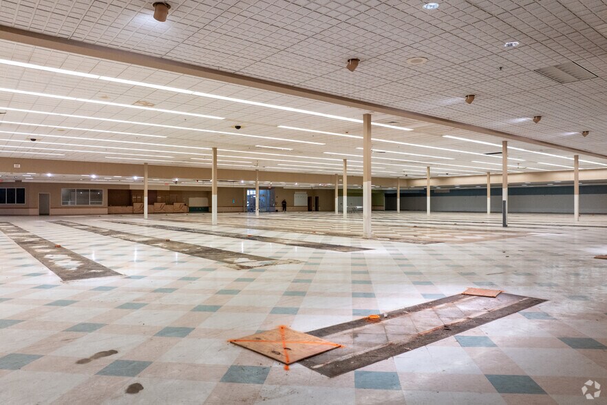 More Photos Of 403-495 Main St, Ansonia Storefront For Sale