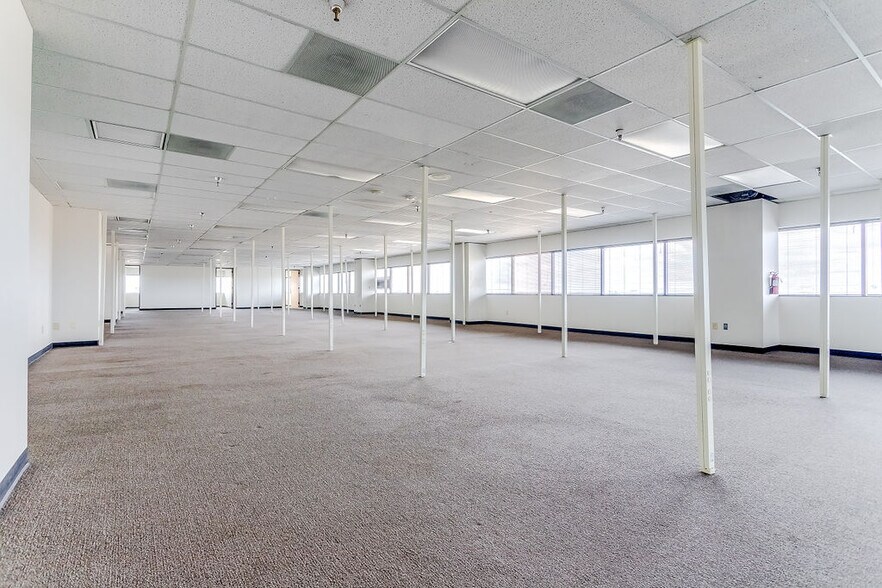 More Photos Of 2350 Valley View Ln, Dallas Loft Creative Space For Lease