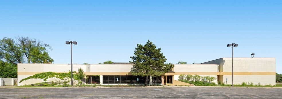 More Photos Of 30 W Phillip Rd, Vernon Hills Freestanding For Sale