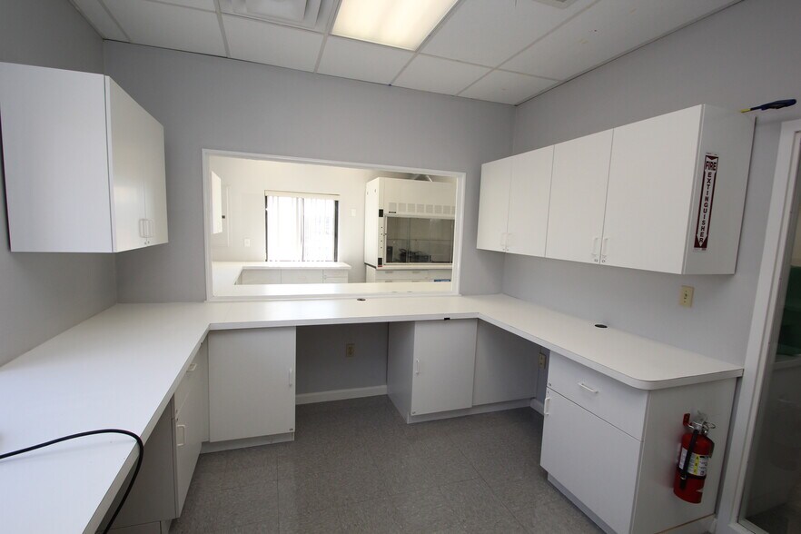 More Photos Of 87 Main St, North Reading Light Manufacturing For Sale