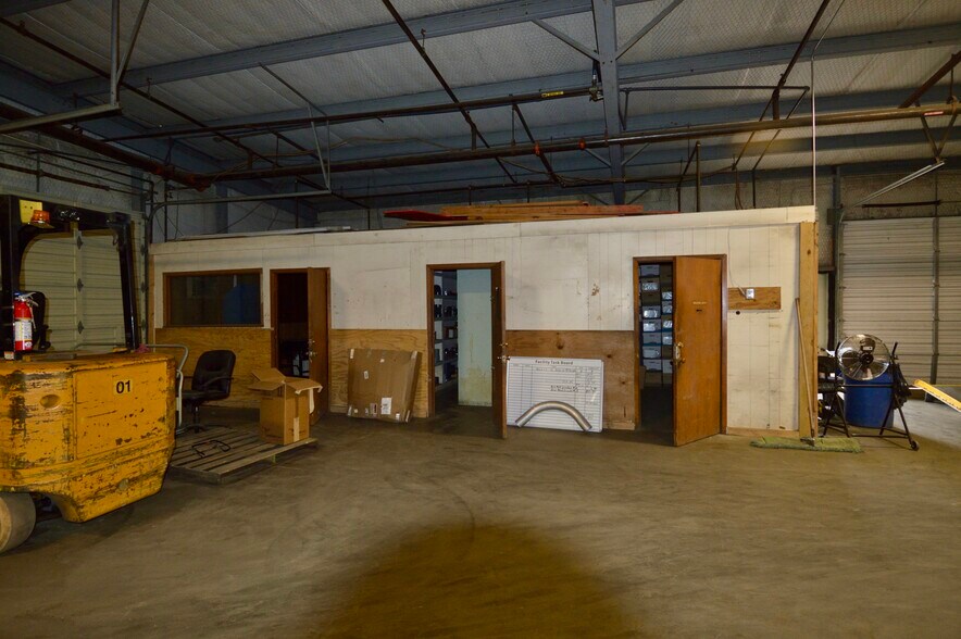 More Photos Of 1300 S Bolton St, Jacksonville Warehouse For Sale