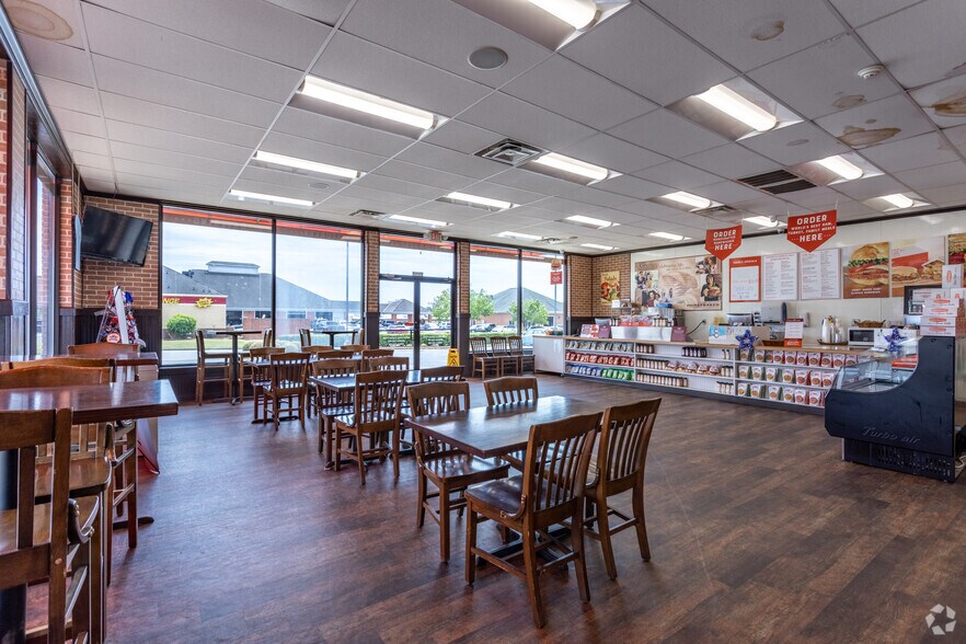 More Photos Of 1701 Rollins Way, Columbus Freestanding For Sale