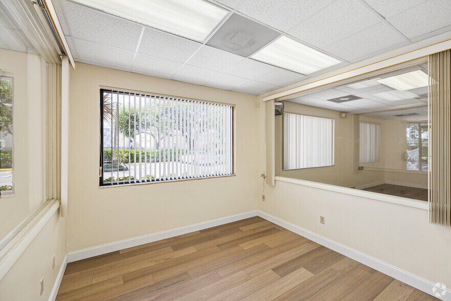 More Photos Of 5991 Anglers Ave, Fort Lauderdale Bank For Lease