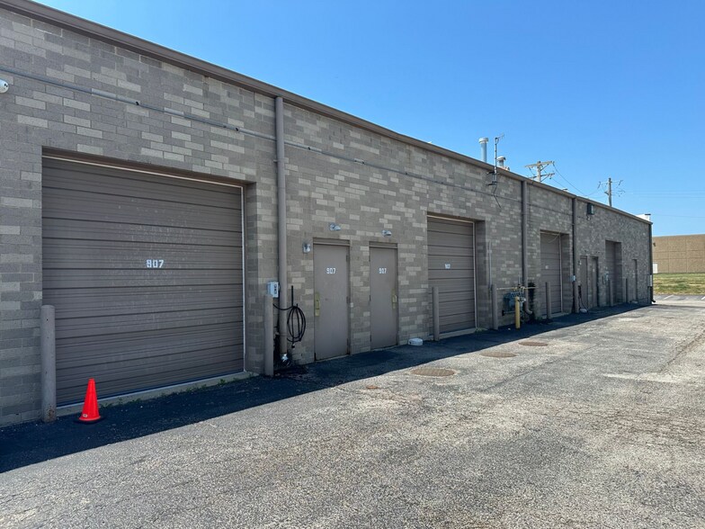 More Photos Of 893-913 Bolger Ct, Fenton Service For Lease