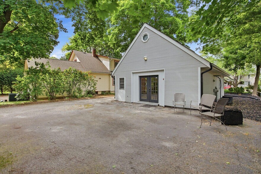 More Photos Of 411 W Wisconsin Ave, Oconomowoc Loft Creative Space For Lease