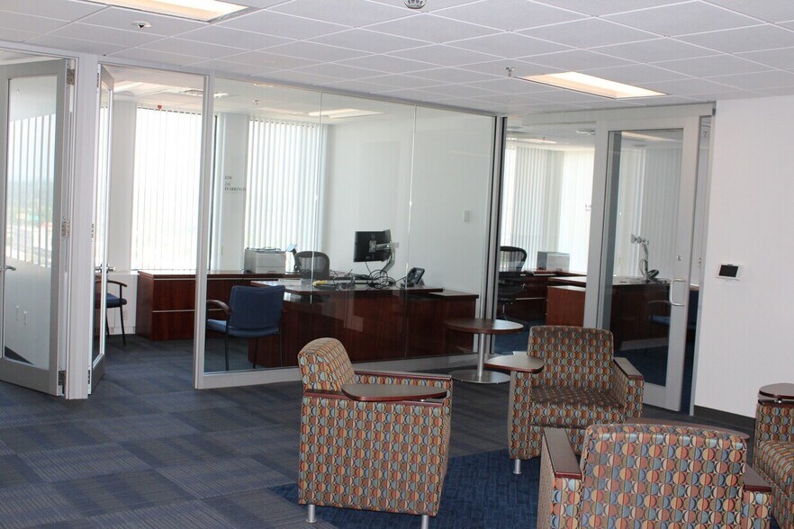 More Photos Of 1500 Main St, Springfield Medical For Lease