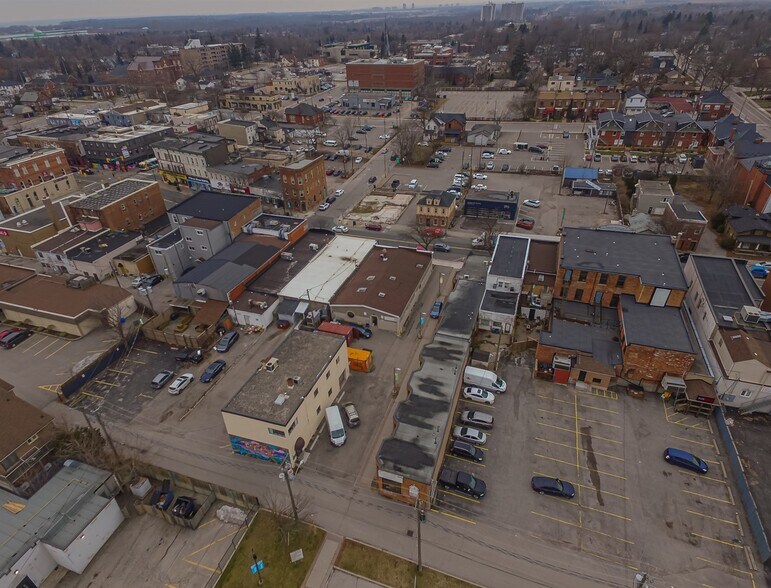 More Photos Of 151 Brock St N, Whitby Warehouse For Lease