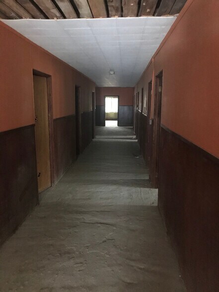 More Photos Of 337 Oak Ave, Spruce Pine Office For Lease