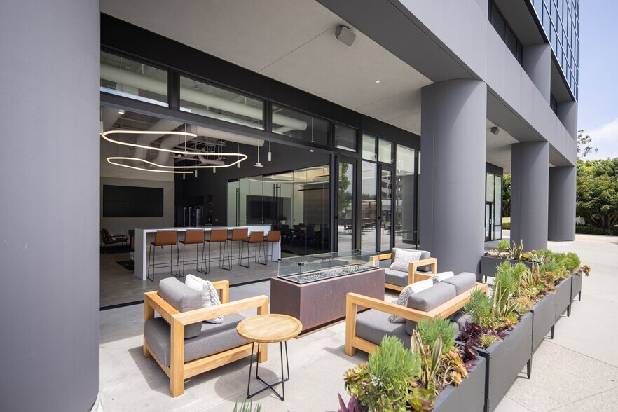 More Photos Of 1960 E Grand Ave, El Segundo Office For Sale