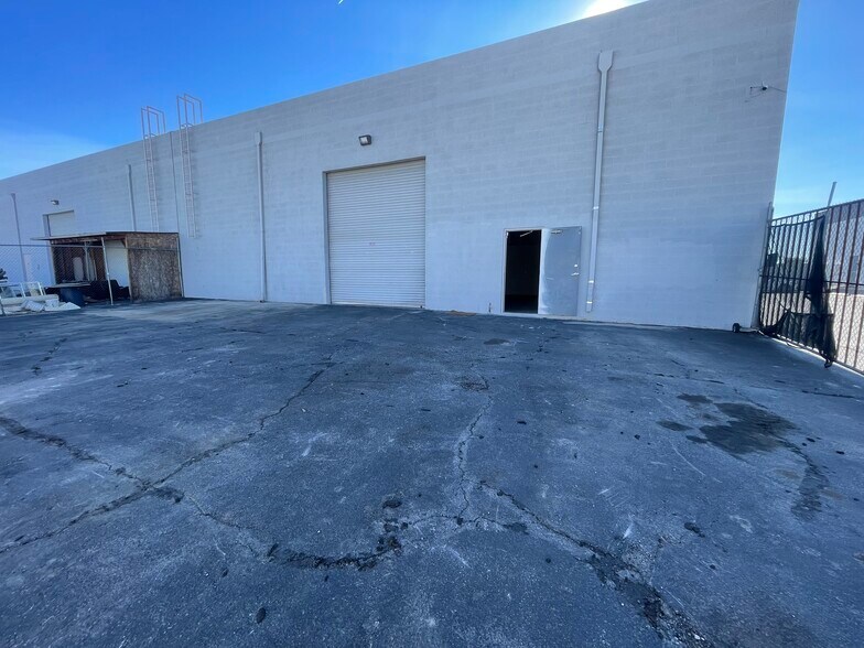 More Photos Of 1665 S Mojave Rd, Las Vegas Warehouse For Lease
