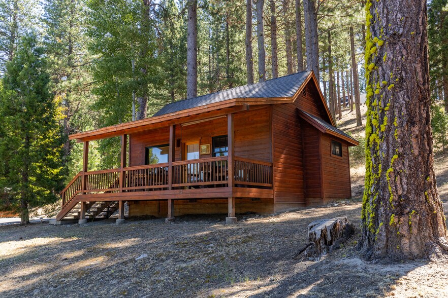 More Photos Of 985 Whitehawk Dr, Clio Hotel For Sale