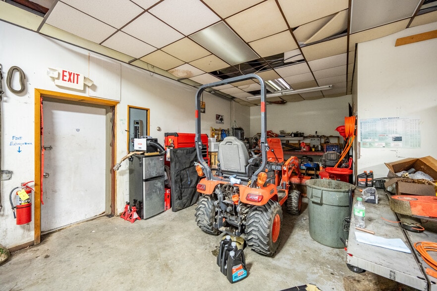 More Photos Of 19530 Garrett Hwy, Oakland Freestanding For Sale